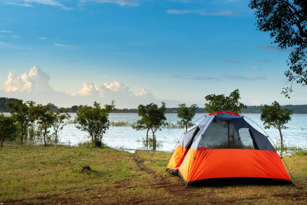 Photo by Quang Nguyen Vinh on <a href="https://www.pexels.com/de-de/foto/campen-camping-meer-meereskuste-2582818/" rel="nofollow">Pexels.com</a>